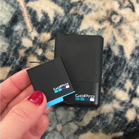 *SOLD*GoPro Hero 8 - w/ accessory attachments and extra battery and dual charger - Picture 4 of 10